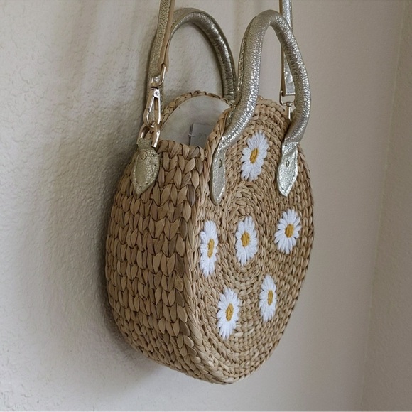 POOLSIDE The Maxine Embroidered Daisy Woven Purse - Picture 9 of 15